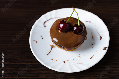 mini cheesecake with chocolate and cherry