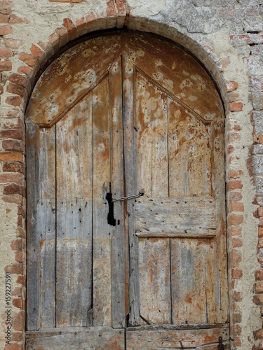 puerta muy antigua