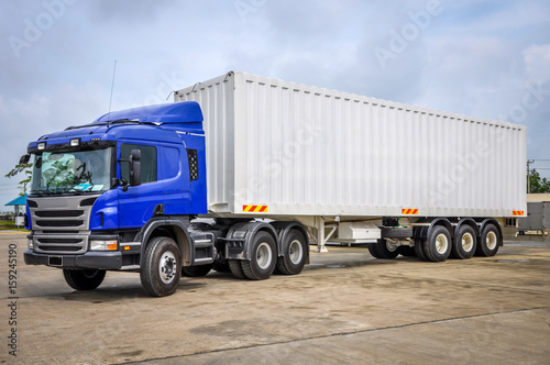 photo of big tractor, with container trailer, to deliver goods and products