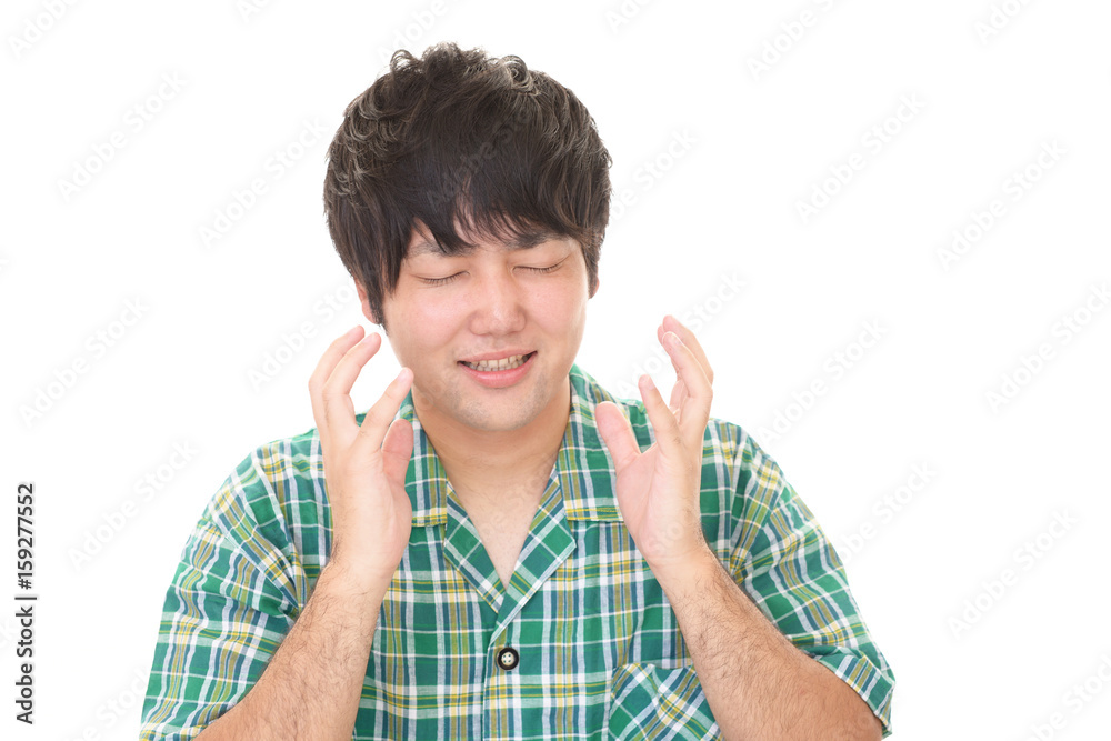 パジャマ姿の男性