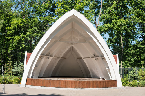 Fototapeta Naklejka Na Ścianę i Meble -  Beautiful street scene for performances in the antique style in the city park