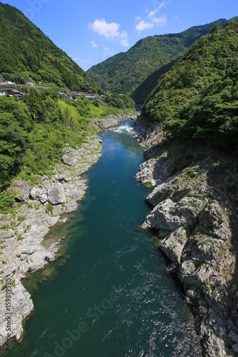 Fototapeta Naklejka Na Ścianę i Meble -  徳島県三好市　赤川橋から見た小歩危峡