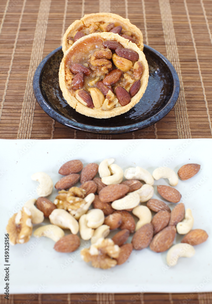 Mixed nuts and a baked dish tart Mixed nuts and a baked dish tart