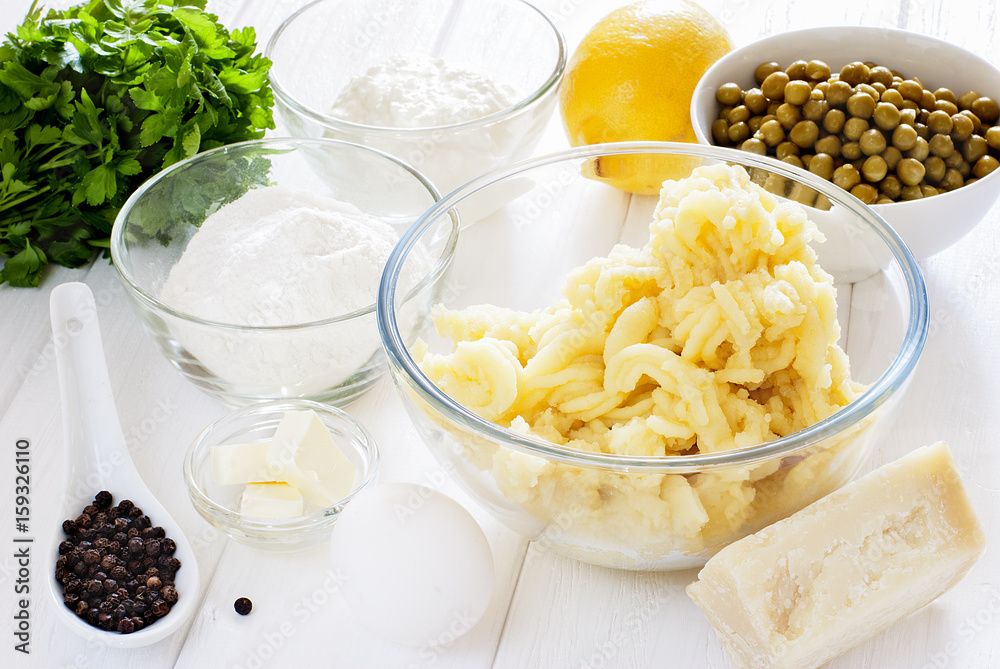 Ingredients and recipe for potato gnocchi Ingredients and recipe for potato gnocchi