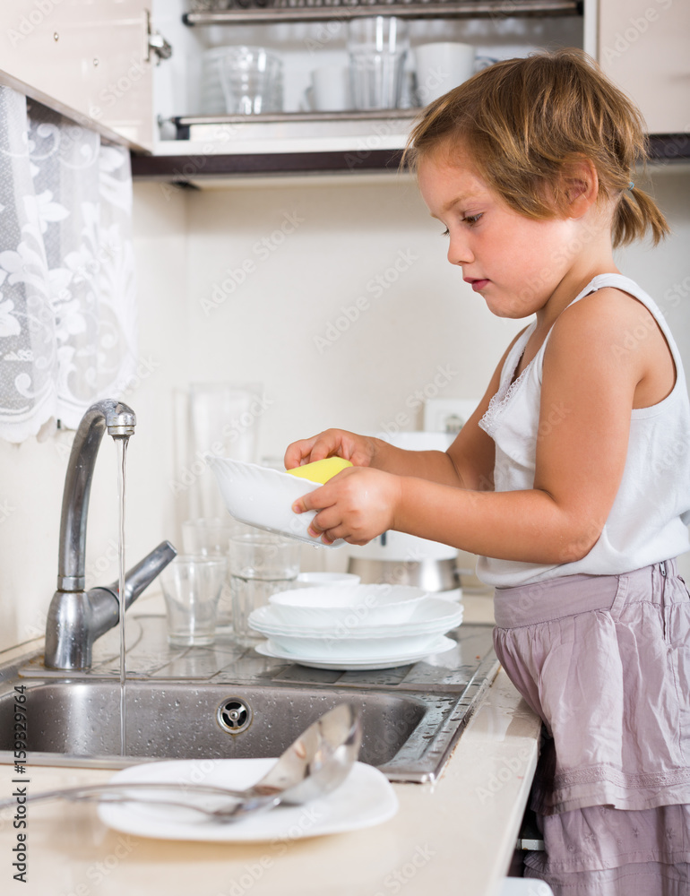 girl washing the dishes