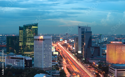 Fototapeta Naklejka Na Ścianę i Meble -  Landscape of Bangkok city at twilight time with road traffic.