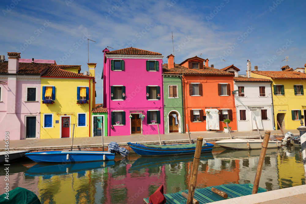 Obraz premium Colorful houses of Burano island / small village near the Venice