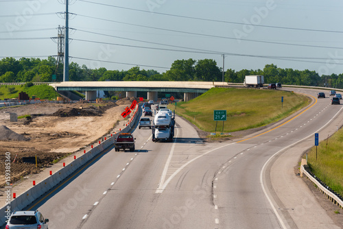 Canvas Print Diverging freeways with road construction at left