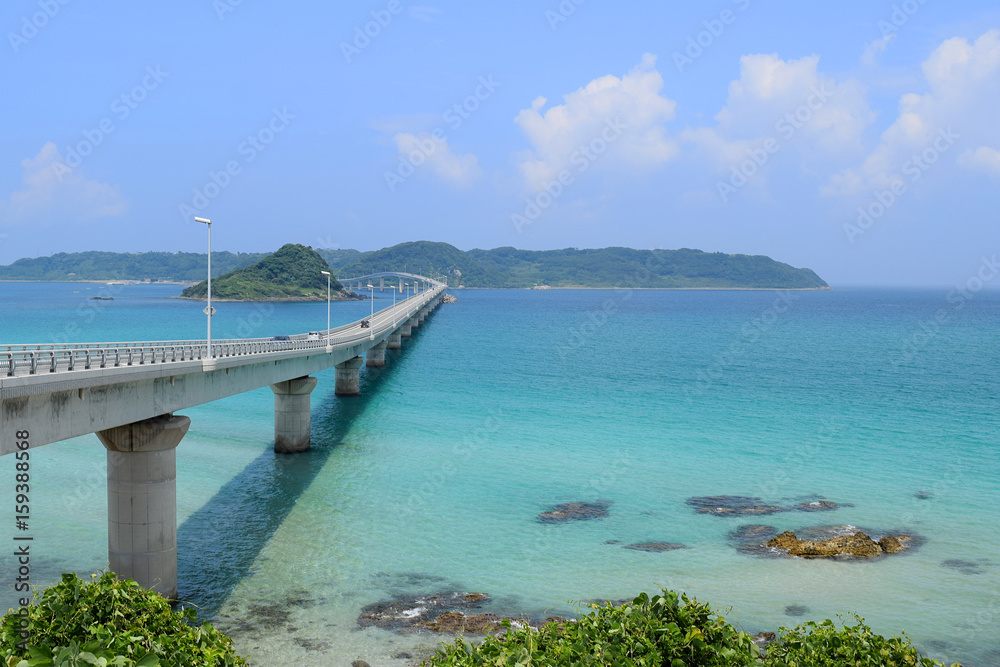 角島大橋と美しい真夏の海