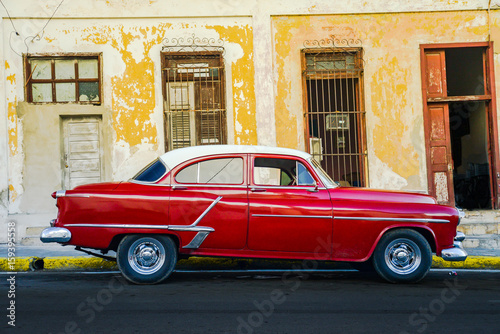 Vibrant red shiny car and ruined house in Cuba © marcin jucha
