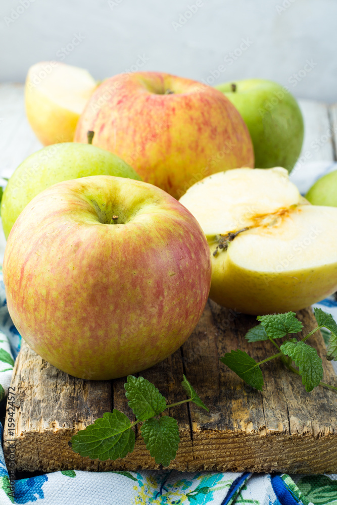 Red and green apples on a wooden table. Red and green apples on a wooden table.