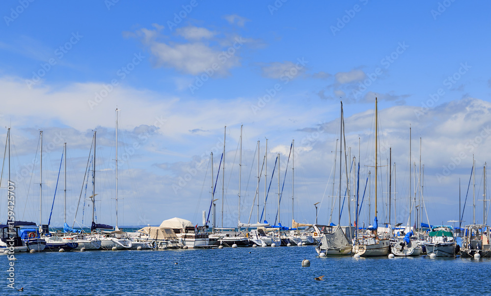 Obraz premium Part of yachts and boats at Ouchy port