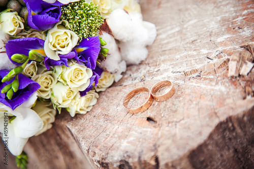 wedding bouquet with rings