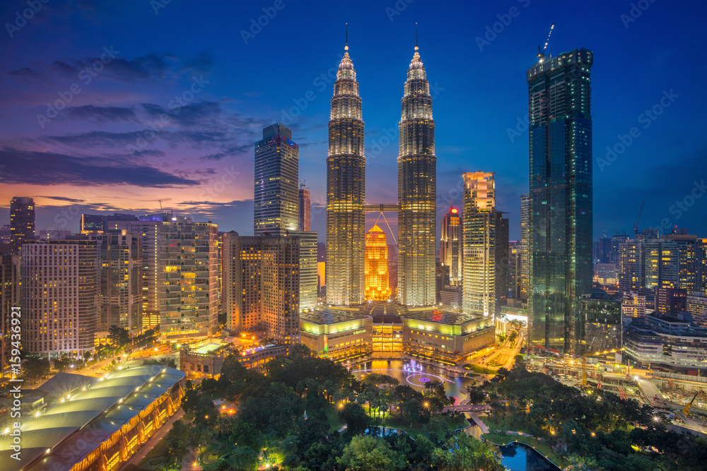 Obraz premium Kuala Lumpur. Pejzaż miejski z Kuala Lumpur, Malezja podczas zachodu słońca.