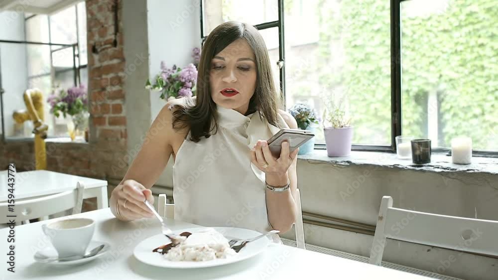 Elegant woman eating dessert and quarrelling with someone on cellphone, steadycam shot
Elegant woman eating dessert and quarrelling with someone on cellphone, steadycam shot