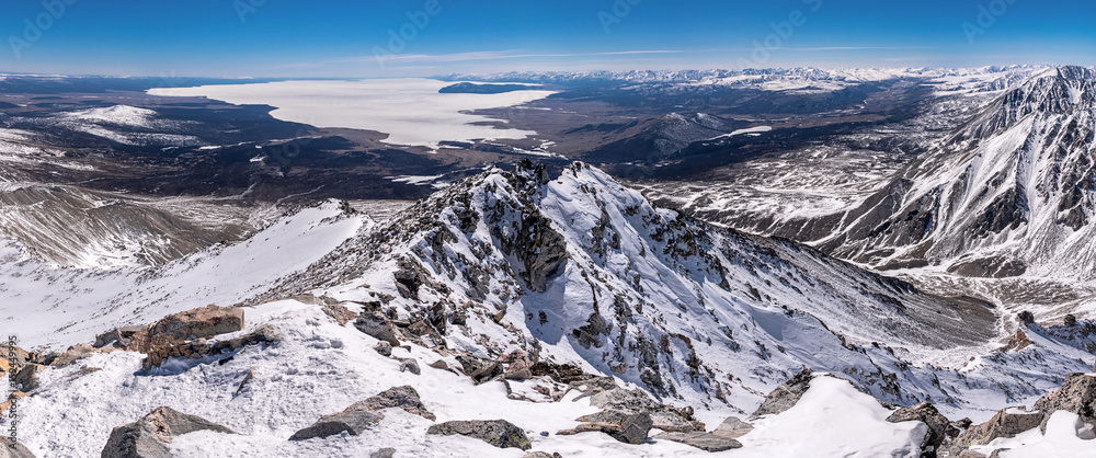 Obraz premium View from the top of Munku-Sardyk mount to Hubsugul lake