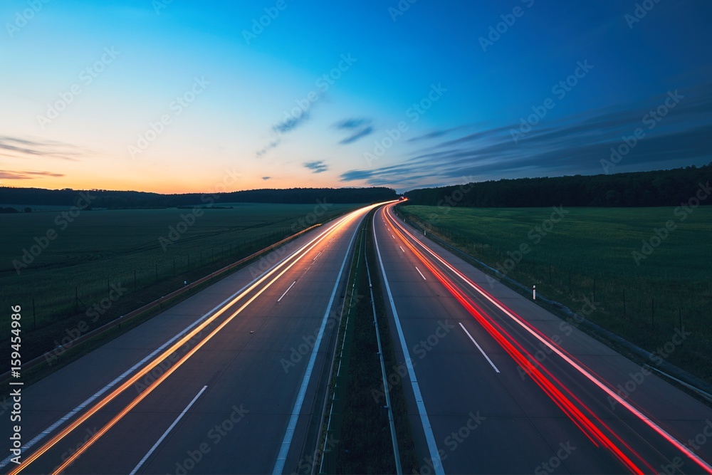 Fototapeta premium Wschód słońca na autostradzie
