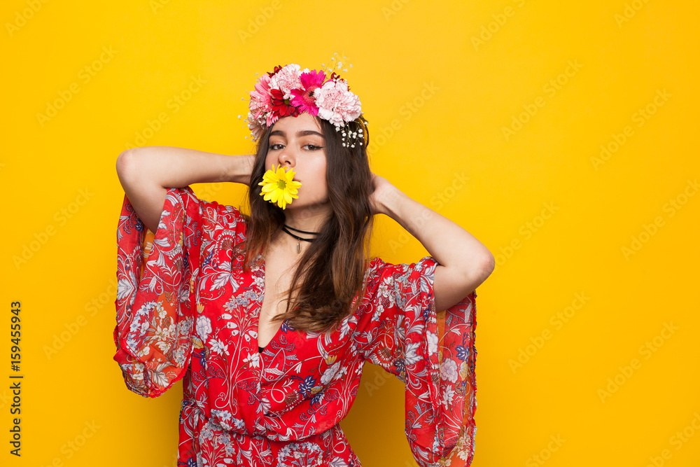 Ταπετσαρία Woman with flower in mouth