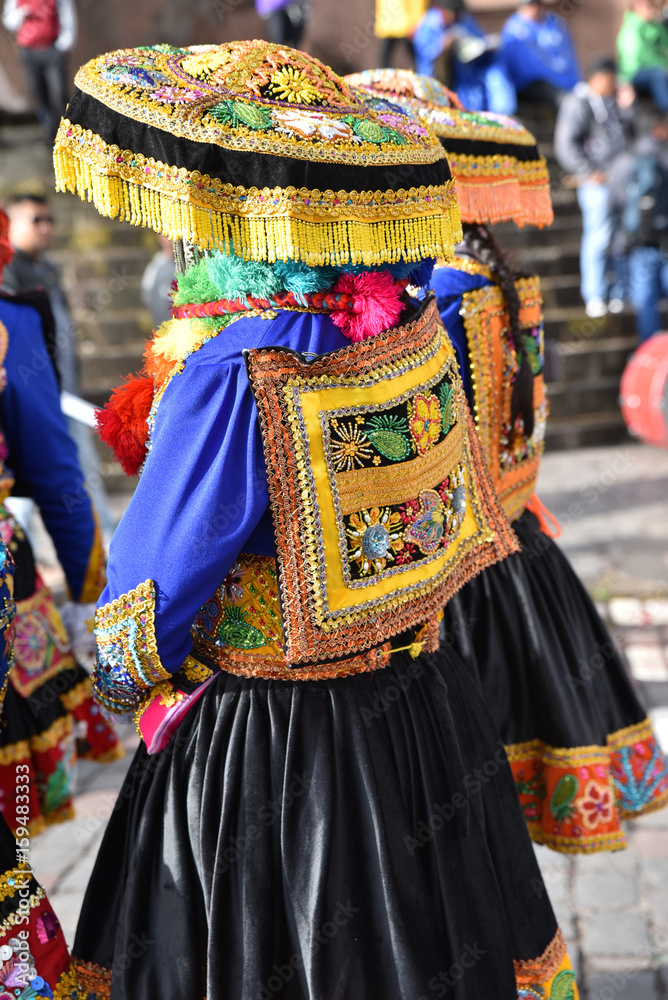 Péruvienne en costume traditionnel plaza de Armas à Cusco au Pérou
