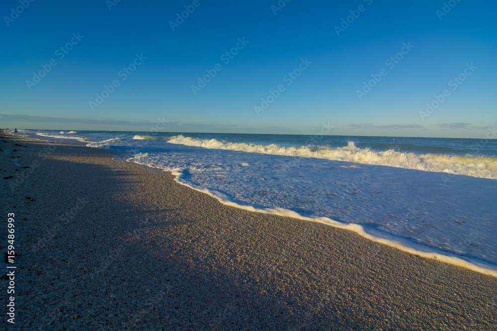 Obraz premium sandy beach with low tidel rolling in 