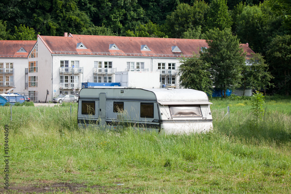 verlassener Wohnwagen verlassener Wohnwagen
