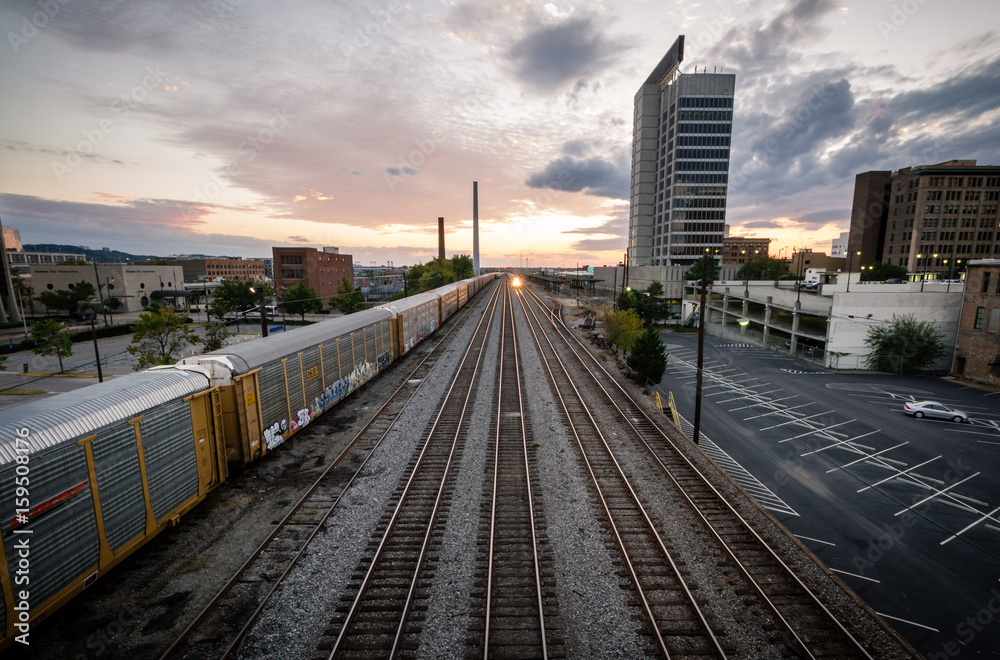 Fototapeta premium Birmingham, Alabama Sunset over railroad tracks