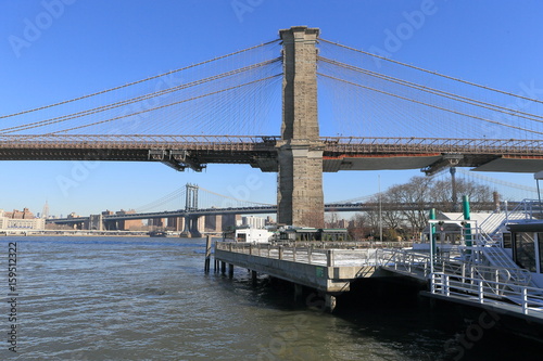 マンハッタン　ブルックリン　橋 © EarthScape