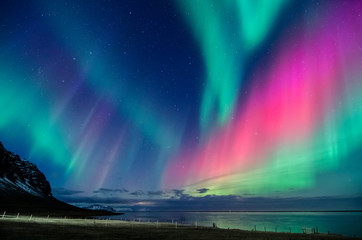 Leinwandbilder Nordlichter Buntes Nordlicht am Nachthimmel  © Simone