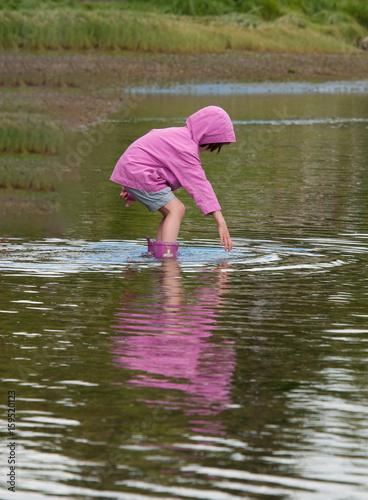 kids beachcombing