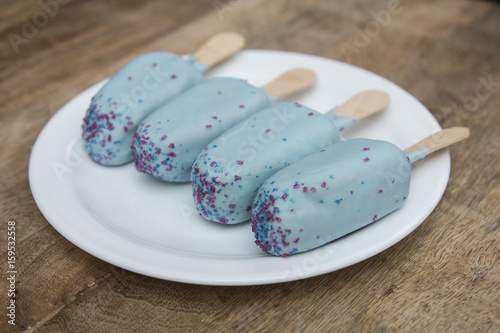 Blue Cakesicles Popsicles with caramel sparkling 