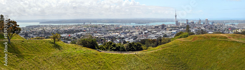 Fototapeta Naklejka Na Ścianę i Meble -  Panoramic View of Auckland City from Mount Eden.