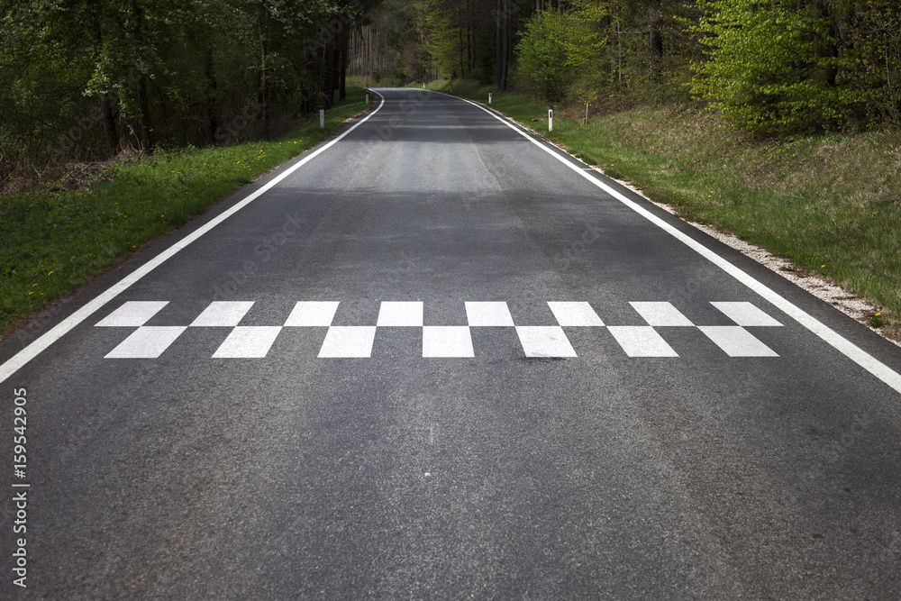 Obraz premium Concept start line pattern symbol painted on the countryside asphalt road floor.