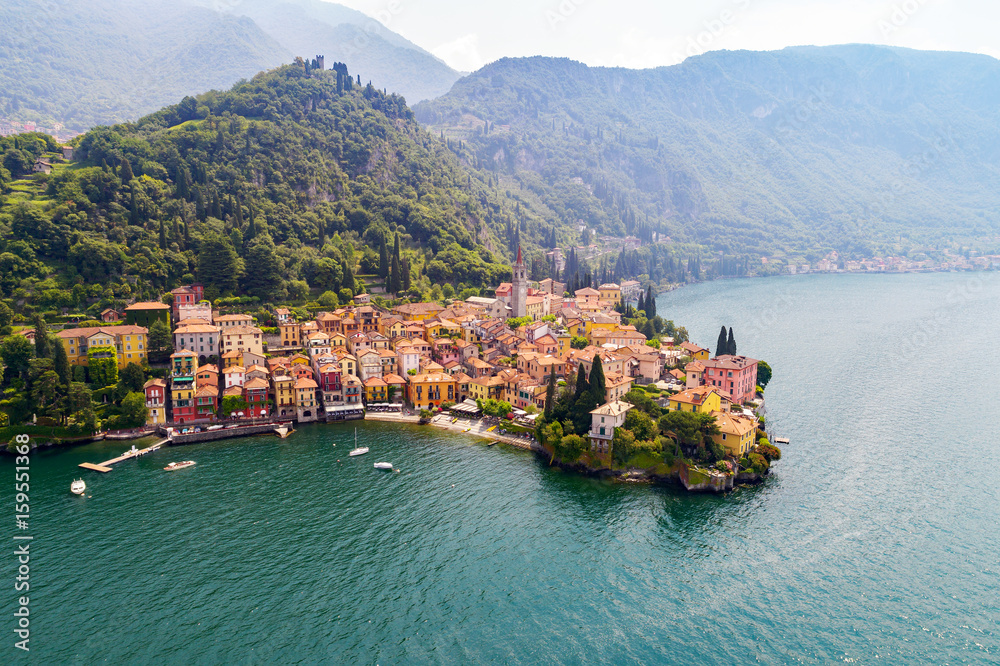 Varenna - Lago di Como (IT) - Vista aerea del paese e del Castello di Vezio