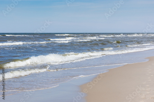 Morze Bałtyckie wiosną w wietrzny dzień