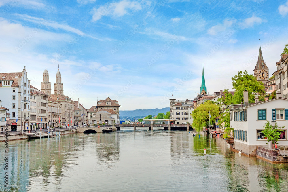 Obraz premium Zurich downtown, Limmatquai with Grossmunster, Fraumunster and St. Peter church