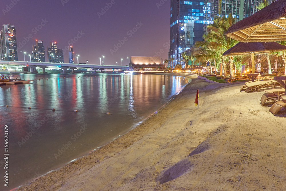 Fototapeta premium persische golf abu dhabi bei nacht
