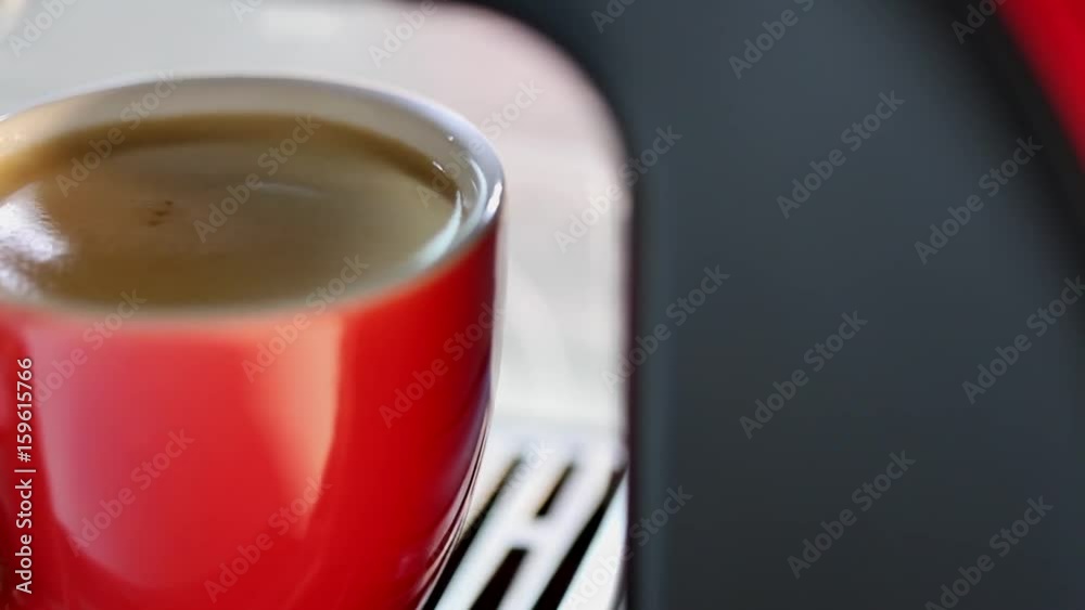 Tasse de café expresso slow motion