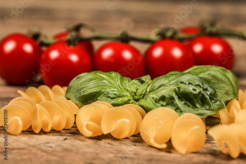 pâtes basilic tomates