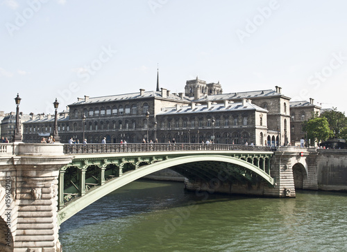 Paris. Pont Notre-Dame