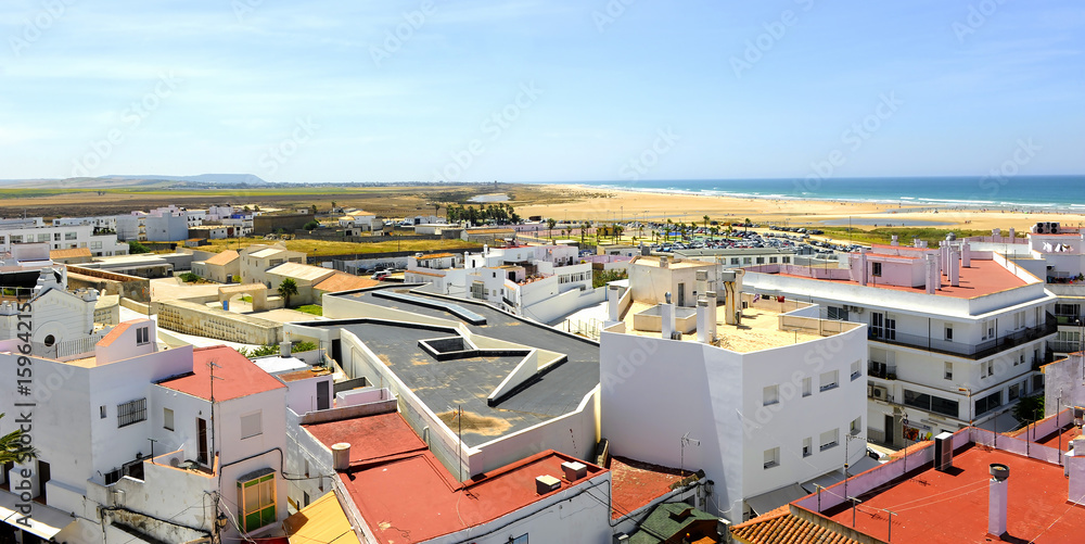 Fototapeta premium Vista panorámica de la playa del Palmar en Conil de la Frontera, Costa de la Luz Cádiz, España