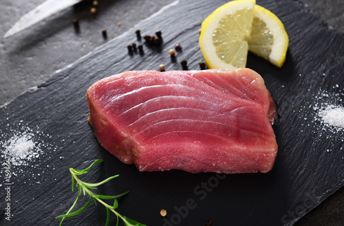 Foto Raw tuna steak