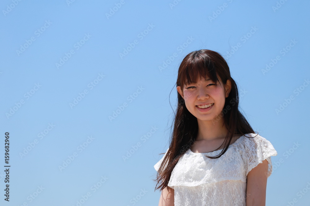 海と女性 海と女性