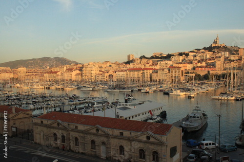 Fototapeta Naklejka Na Ścianę i Meble -  Zauberhaftes Marseille im Abendlicht