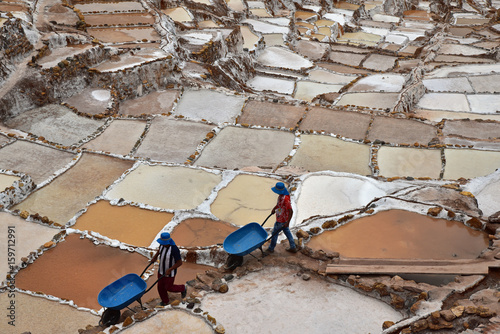 Salines de Maras au Pérou photo