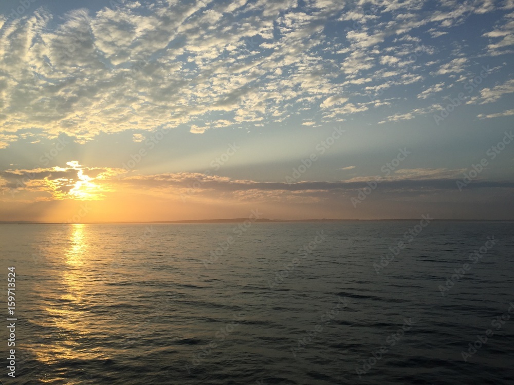 Erholung aus See mit traumhaften Sonnenaufgang