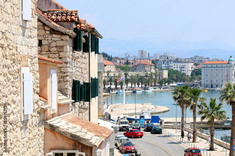 Crédence de cuisine avec Old traditional Mediterranean homes on the Riva Promenade in Split, Croatia. Split is popular travel destination and UNESCO World Heritage Site. #159717195