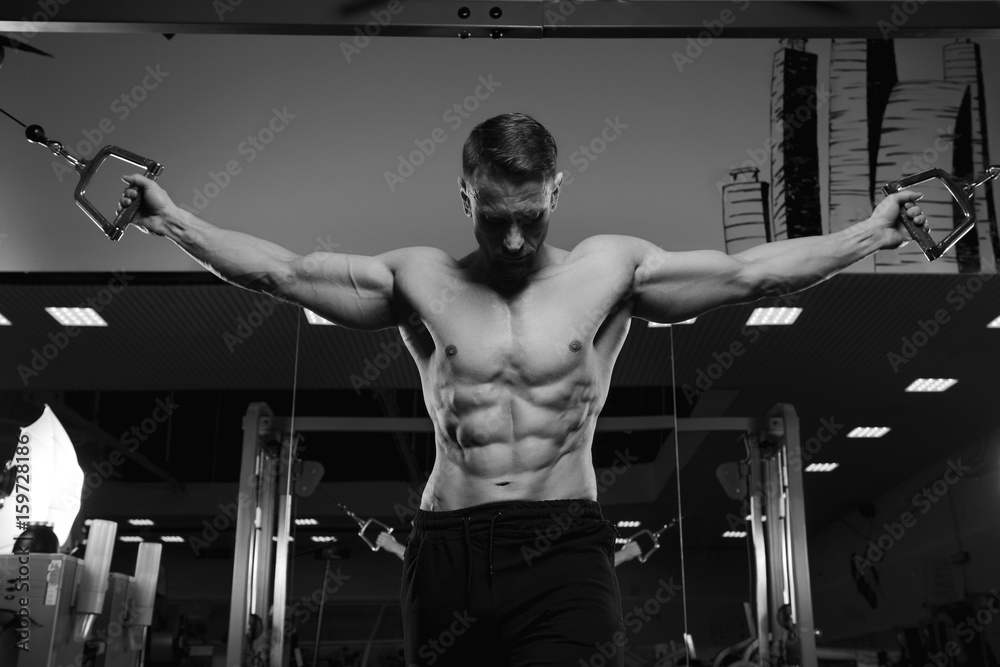 Brutal Caucasian Bodybuilder Training Chest in Gym Stock Image - Image of  crossovers, pectorals: 104228541