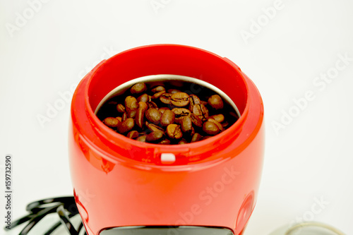 A coffee grinder with coffe beans