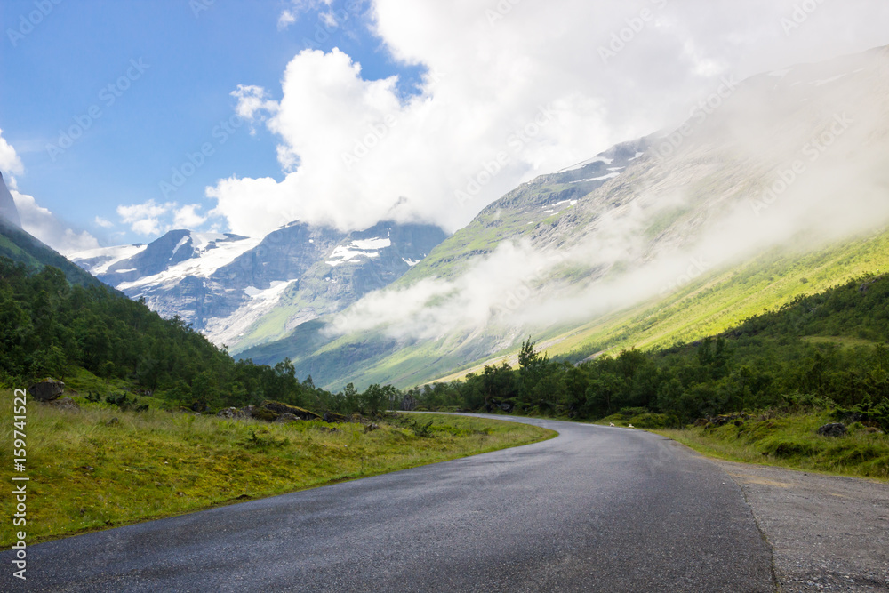 Naklejka premium Nibbedalen valey near Geiranger in Norway