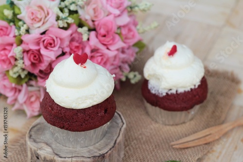 Red velvet cupcakes is delicious.